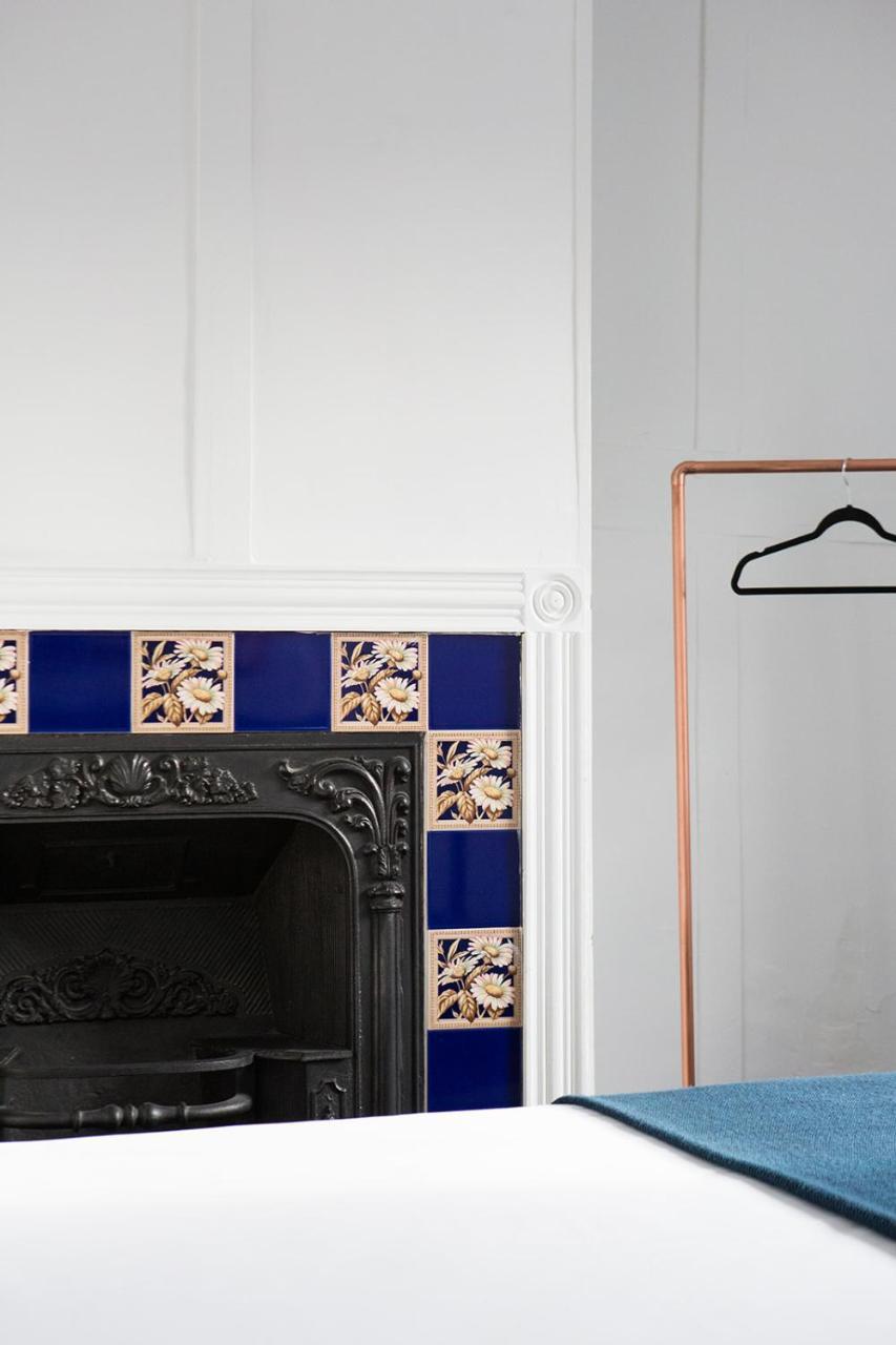 Bed and Breakfast Whitehouse Рай Экстерьер фото Blue and white tiles